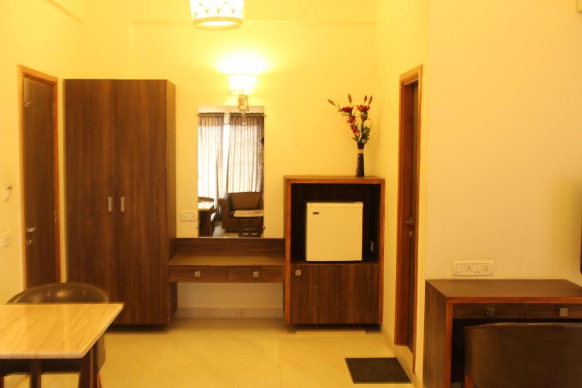 Hotel Grand 3D Bhuj Buitenkant foto